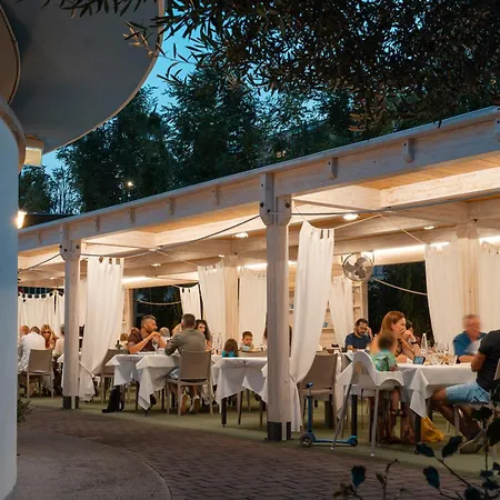 Kamp alanı Club Del Sole Le Mimose Family Porto SantʼElpidio