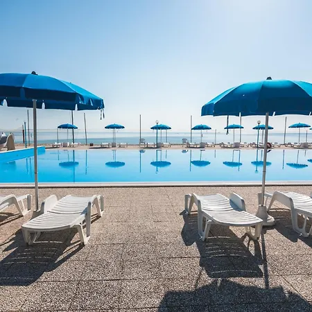 Club Del Sole Le Mimose Family Kamp alanı