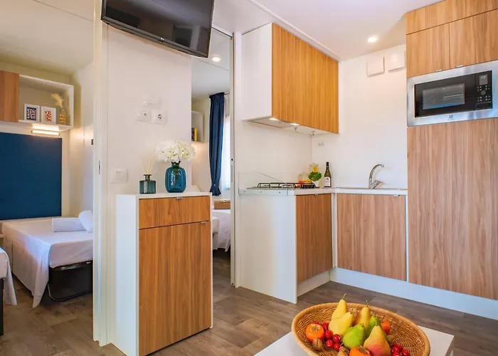 Club Del Sole Le Mimose Family Κάμπινγκ